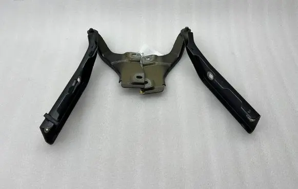 Audi Q2 - Engine bonnet/hood hinges 81A823302D 81A823301D