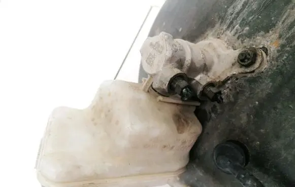 Master brake cylinder
