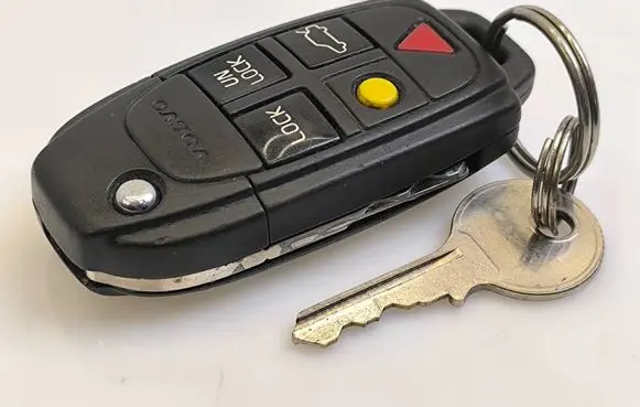 Volvo S60 Ignition key/card 8666773