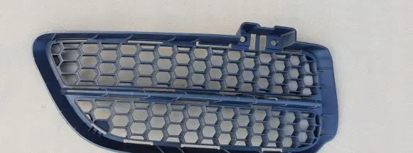 Volkswagen Touareg I Front bumper lower grill