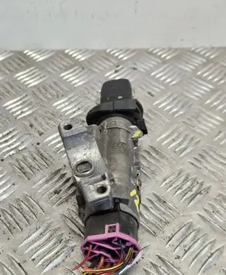 Audi A4 S4 B6 8E 8H Ignition lock 4B0905851F