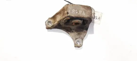 Honda FR-V Engine mount bracket