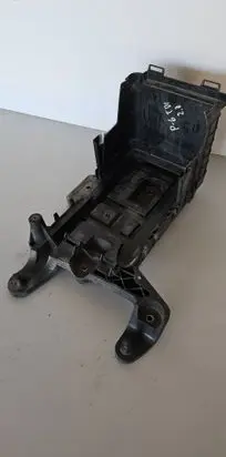 Volkswagen PASSAT B6 Battery box tray 1K0915333C