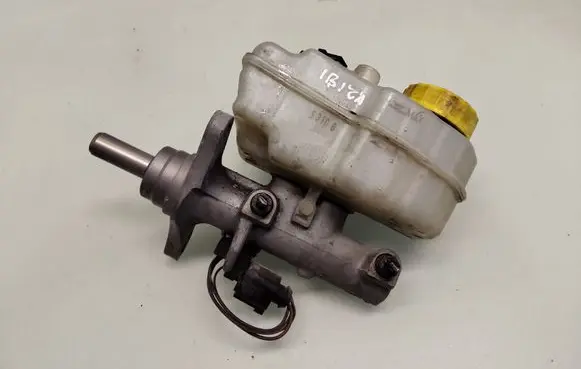 Master brake cylinder