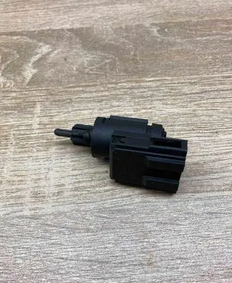 Volkswagen PASSAT B5.5 Brake pedal sensor switch 3B0945511A