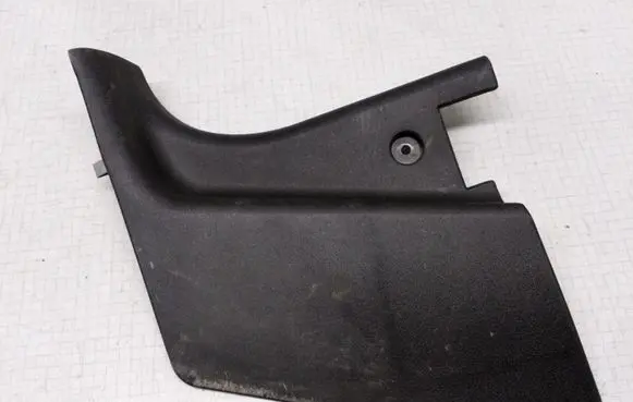 Volkswagen Golf IV Other sill/pillar trim element 8L1867457B
