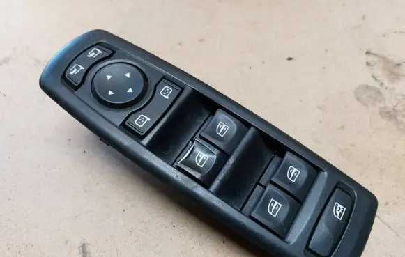 Renault Laguna III Electric window control switch 809610006R 8323164