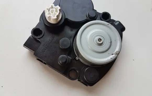 Mazda CX-5 II Headlight level adjustment motor 1645836803 8651000813