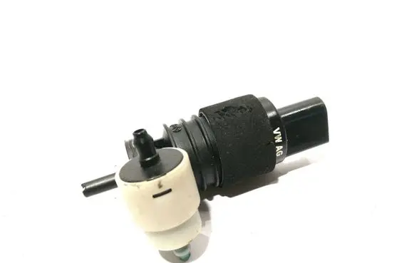 Audi Q7 4M Windscreen/windshield washer pump 1K6955651