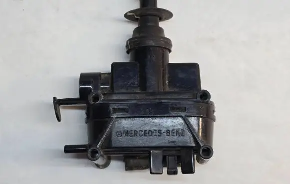 Mercedes-Benz E W124 Front door lock