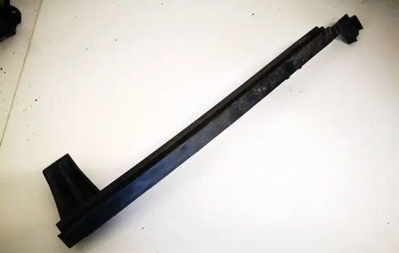 Hyundai i30 Rear door glass trim molding