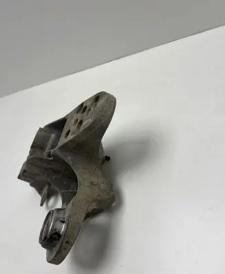 Audi A4 S4 B5 8D Engine mounting bracket 8D0199351h