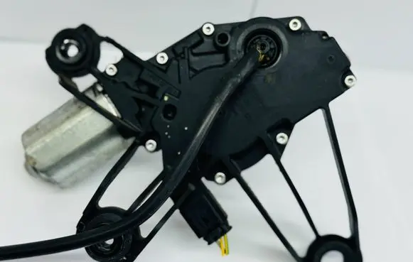 Citroen Berlingo Rear window wiper motor 0390201580