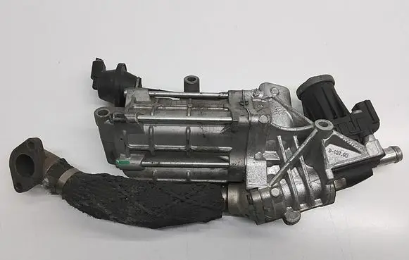 Land Rover Discovery 4 - LR4 EGR valve 1043812S02