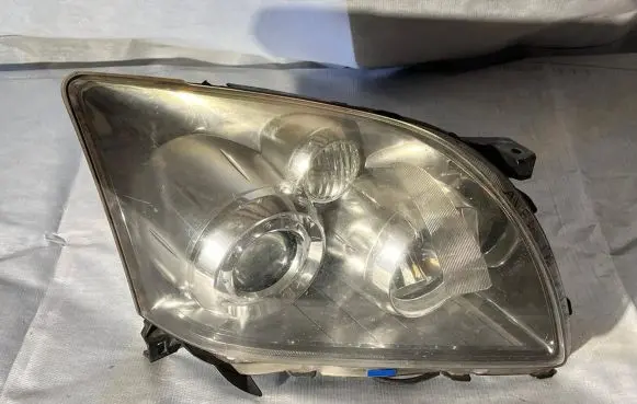 Toyota Avensis T250 Headlight/headlamp