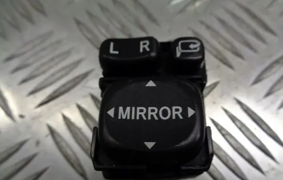 Toyota Avensis T250 Wing mirror switch 183575