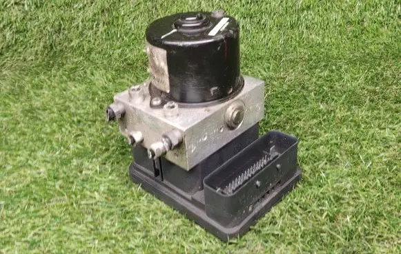 Ford Focus ABS Pump 8M512C405EA