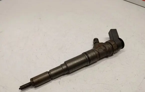 BMW 1 E81 E87 Fuel injector 7794435 13537794435 13537794555