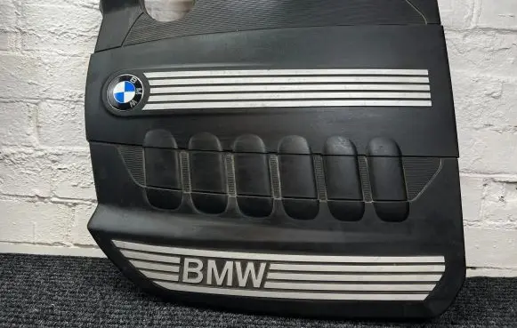 BMW 5 F10 F11 Engine cover (trim) 7800575 11252010 0102103104105