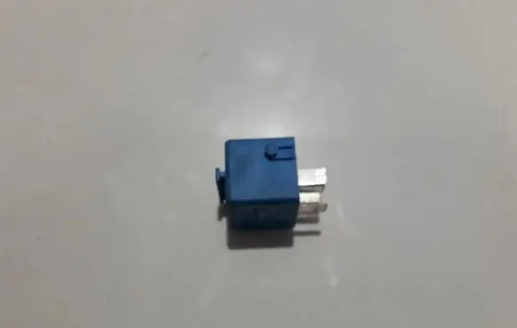 BMW 5 E39 Other relay 8364581 v23134-k59-x313