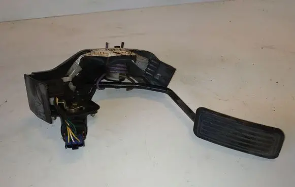 Toyota Corolla Verso E121 Accelerator throttle pedal 822230F010