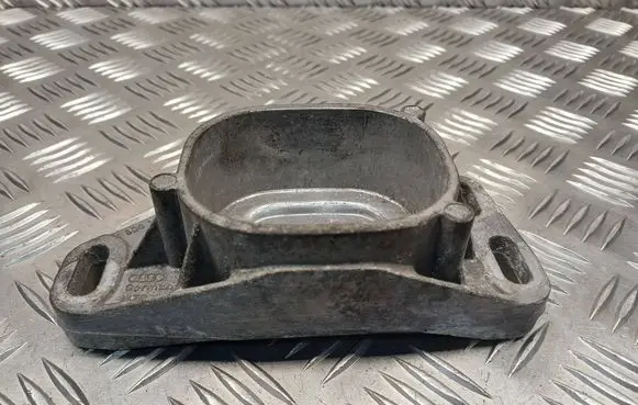 Audi A4 S4 B6 8E 8H Engine mounting bracket 8D0199335Q
