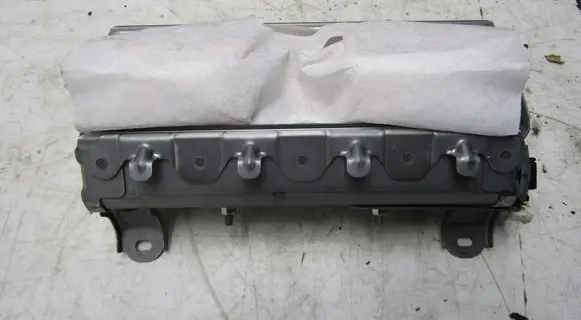 Toyota Yaris Knee airbag 1111