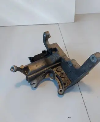 Volvo V60 Engine mounting bracket AV6Q9B470BB R8S3A