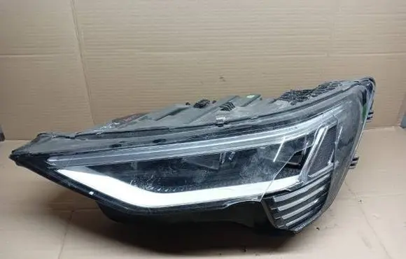 Audi e-tron Headlight/headlamp 4KE941039