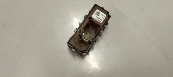 Opel Grandland X Parking (PDC) sensor switch Yp00032577