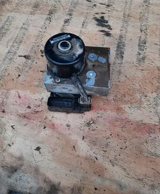 Volvo V70 ABS Pump 9496946 9496945