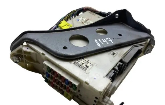 Lexus IS 220D-250-350 Fuse module 8273053050