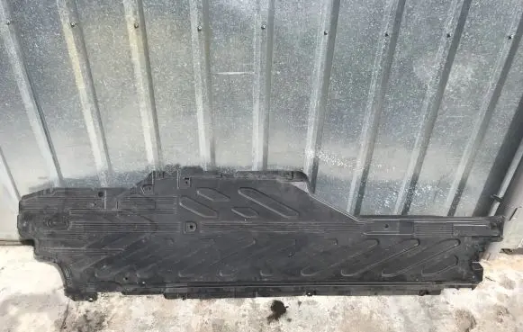 Mercedes-Benz C W205 Side bottom protection A2056841900