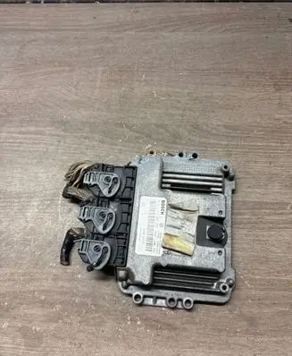 Renault Scenic II - Grand scenic II Engine control unit/module 0281013907 8200705747