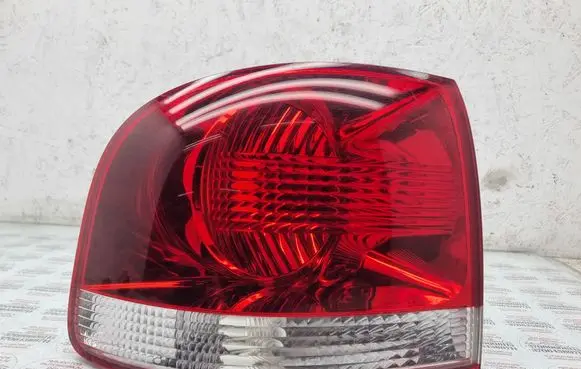Volkswagen Touareg I Rear/tail lights 7L6945095K