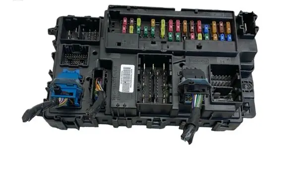 Ford Mondeo MK V Fuse module DG9T14B476B FU5T15604 A2C7534420150