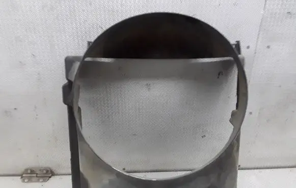 Jeep Grand Cherokee (WJ) Radiator cooling fan shroud 52079508