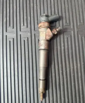 BMW X3 E83 Fuel injector 0445110216