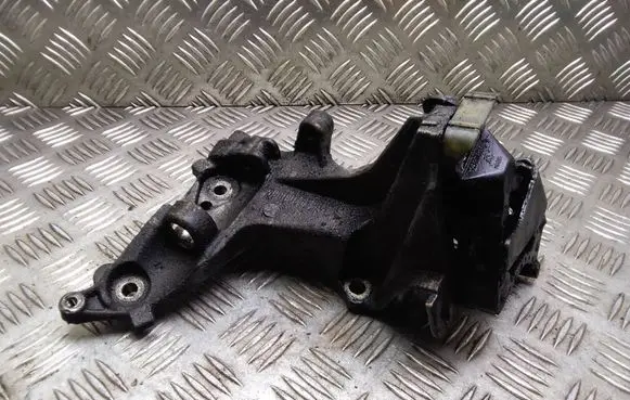 Citroen C4 I Picasso Engine mounting bracket 9659200880