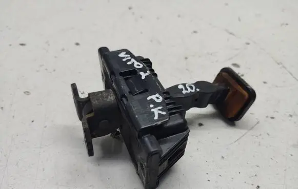 Mercedes-Benz Vito Viano W447 Front door check strap stopper 