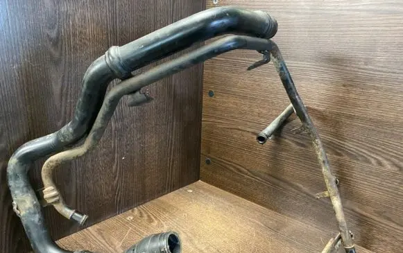 Volkswagen Crafter Engine coolant pipe/hose 76121064