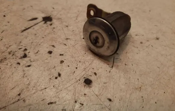 Peugeot Partner Front door lock (next to the handle) 