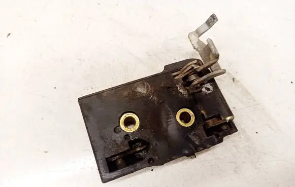 Volkswagen PASSAT B4 Front door lock 357837016G