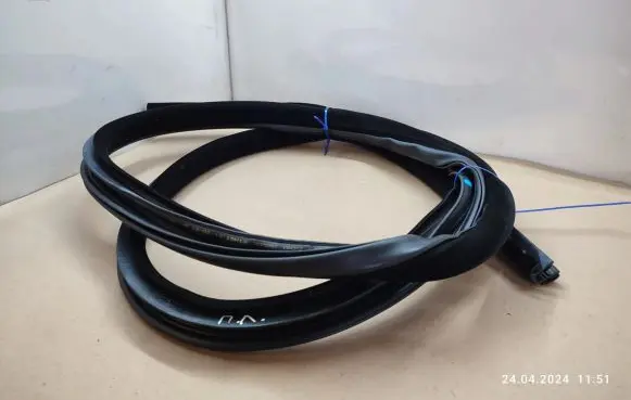 Jaguar XJ X351 Front door rubber seal