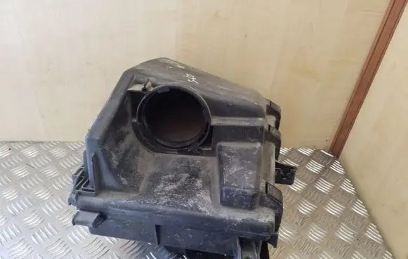Volvo S60 Air filter box 8626061