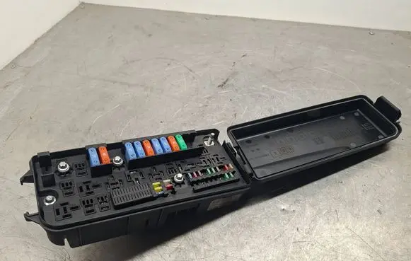 Opel Signum Fuse module 13170899 519066104
