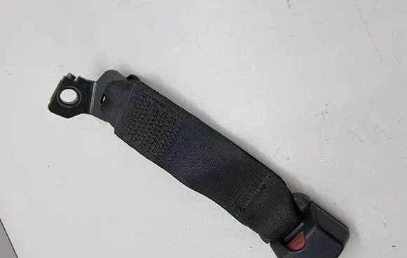 BMW 5 E60 E61 Middle seatbelt buckle (rear) 33034525 7070086