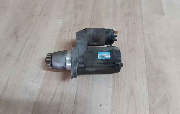 Toyota RAV 4 (XA40) Starter motor 28100-0A011