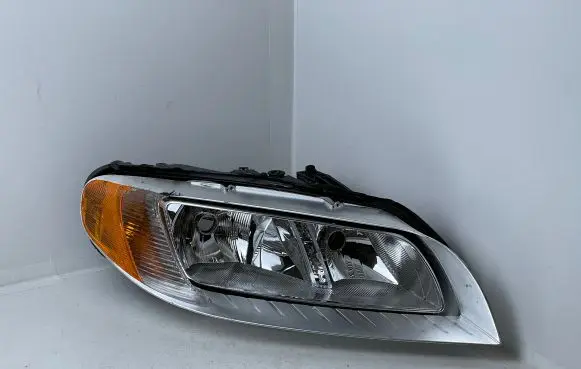 Volvo V70 Headlight/headlamp