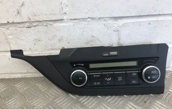 Toyota Auris E180 Climate control unit 75F542